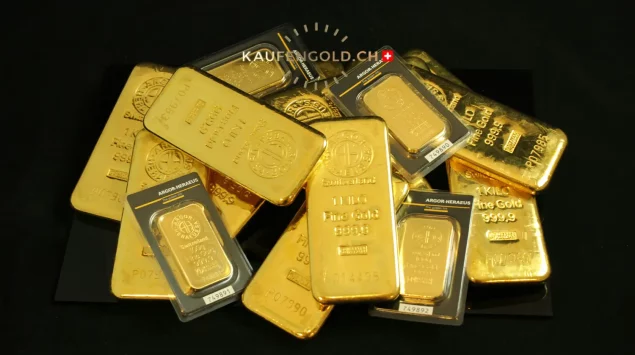 Worin unterscheiden sich gegossene und gestanzte Goldbarren aus Sicht des Investors?